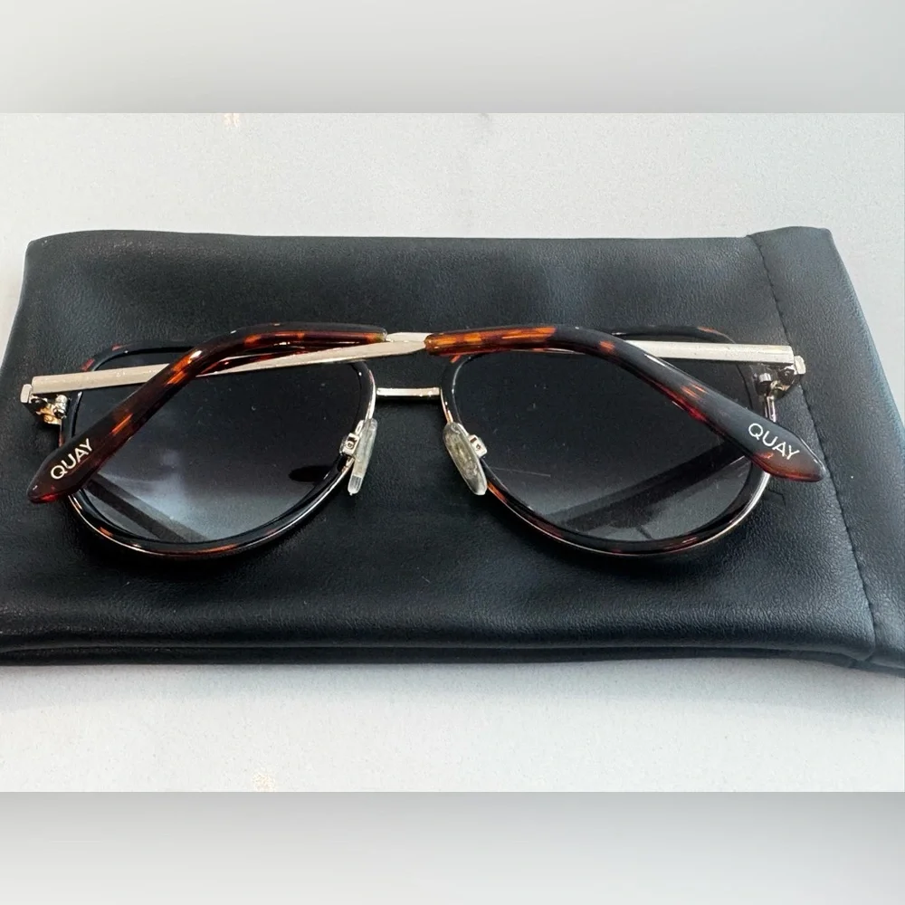 Quay All In Aviator Sunglasses with Tortoiseshell & Gradient Brown Lenses - Picture 5 of 6